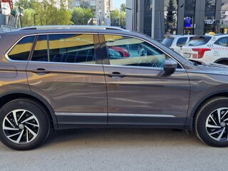 2018 Volkswagen Tiguan II, коричневый, 2999999 рублей, вид 5