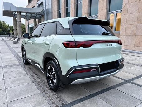 2024 BYD Yuan Up 45.12 kWh, бежевый, 1630000 рублей, вид 5