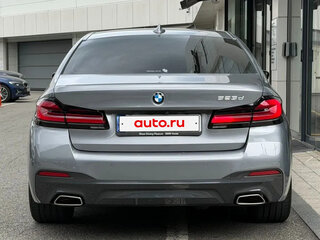 2022 BMW 5 серии 523d xDrive VII (G30/G31/G38) Рестайлинг, серебристый, 5500000 рублей, вид 3