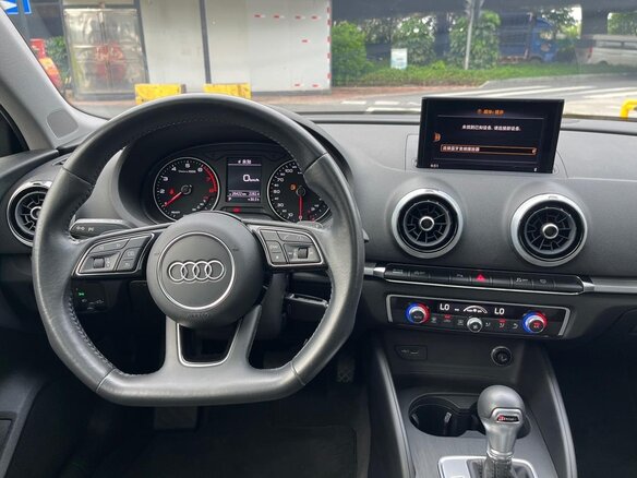2018 Audi A3 III (8V) Рестайлинг, серебристый, 1670700 рублей - вид 16