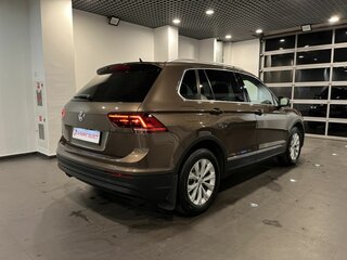 2017 Volkswagen Tiguan II, коричневый, 1930000 рублей, вид 3