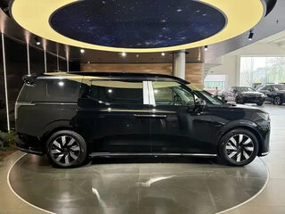 2026 Volvo EM90, чёрный, 10980099 рублей, вид 5