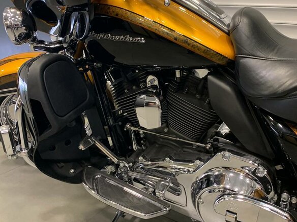 2015 Harley-Davidson CVO Limited, золотистый, 1990000 рублей - вид 3