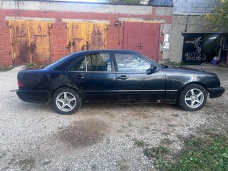 1995 Mercedes-Benz E-Класс 230 II (W210, S210), синий, 185000 рублей, вид 4