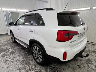 2014 Kia Sorento II Рестайлинг, белый, 1900000 рублей, вид 3