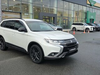 2020 Mitsubishi Outlander III Рестайлинг 3, белый, 2320000 рублей, вид 3