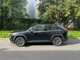 2024 Toyota RAV4 V (XA50), чёрный, 3850000 рублей, вид 4