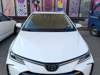 2021 Toyota Corolla XII (E210), белый, 1780000 рублей, вид 3