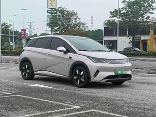 2025 BYD Dolphin 45.12 kWh I Рестайлинг, серебристый, 1130111 рублей, вид 2