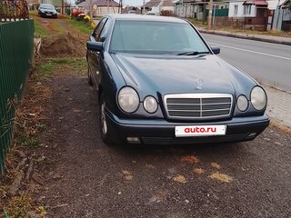 1997 Mercedes-Benz E-Класс 220 II (W210, S210), синий, 645000 рублей, вид 3