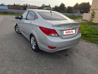 2013 Hyundai Solaris I, серебристый, 640000 рублей, вид 4