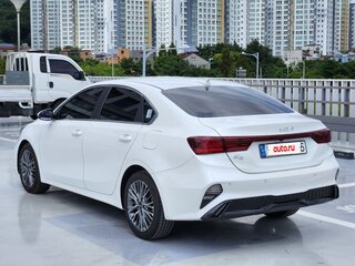 2023 Kia K3 II Рестайлинг, белый, 1900000 рублей, вид 4