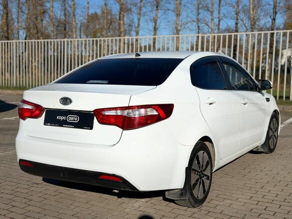 2011 Kia Rio 4-speed III, белый, 576000 рублей - вид 5
