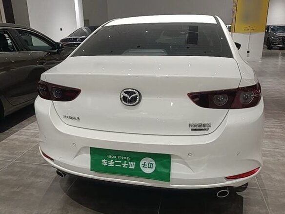 2019 Mazda 3 Axela III (BM) Рестайлинг, белый, 1850000 рублей - вид 4