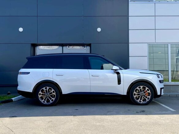 2026 Lynk & Co 900, белый - вид 2