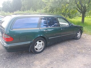 2002 Mercedes-Benz E-Класс 200 II (W210, S210) Рестайлинг, зелёный, 500000 рублей, вид 4