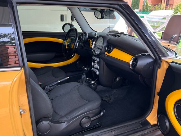 2008 Mini Hatch One II (R56), жёлтый, 680000 рублей - вид 9