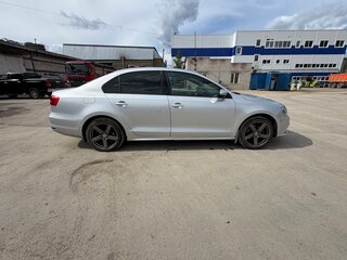 2015 Volkswagen Jetta VI Рестайлинг, серебристый, 880000 рублей, вид 2