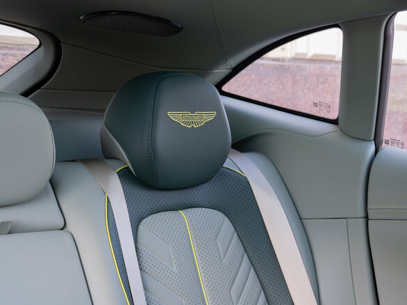2026 Aston Martin DBX DBX S I, зелёный - вид 35