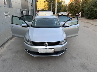 2013 Volkswagen Jetta VI, серебристый, 770000 рублей, вид 4