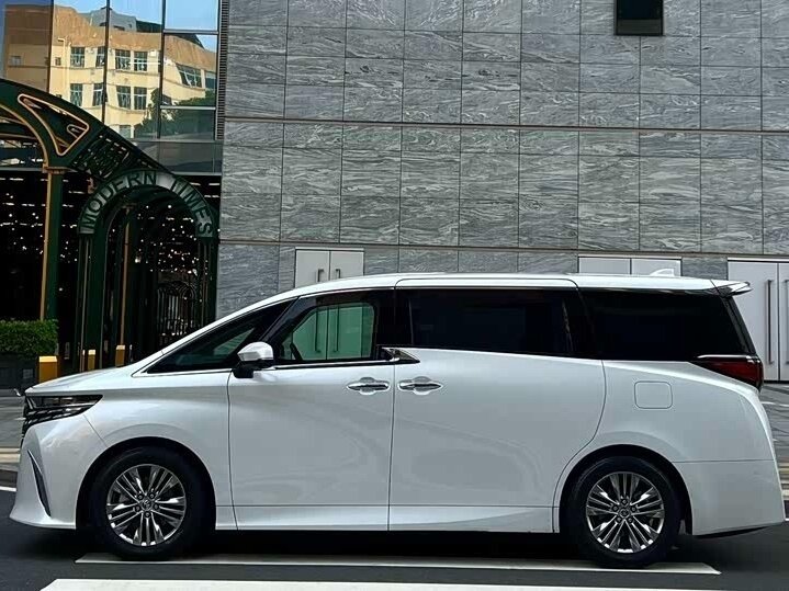 Открыть фотографии: Toyota Alphard IV