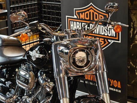 2021 Harley-Davidson Fat Boy, чёрный, 2499000 рублей, вид 4