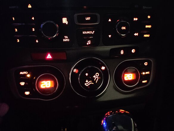 2013 Citroen C4 II, белый, 580000 рублей - вид 8