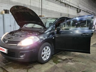 2012 Nissan Tiida I Рестайлинг, чёрный, 650000 рублей, вид 4