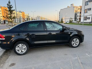 2014 Volkswagen Polo V, чёрный, 750000 рублей, вид 2