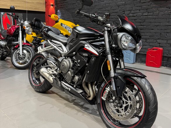 2019 Triumph Street Triple, чёрный, 755000 рублей - вид 1