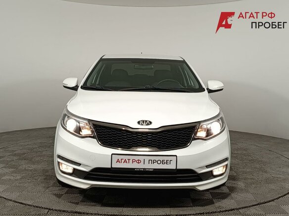 2015 Kia Rio 6-speed III, белый - вид 1