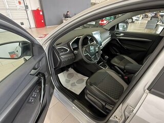 2026 Lada (ВАЗ) Vesta I Рестайлинг (NG), серебристый, 2035000 рублей, вид 5