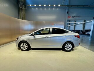 2016 Hyundai Solaris I Рестайлинг, серебристый, 1250000 рублей, вид 4