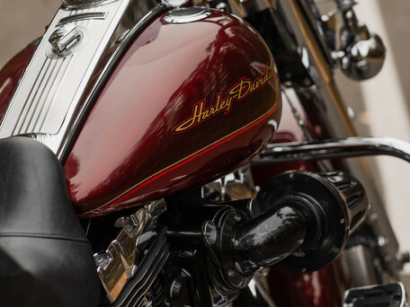 2008 Harley-Davidson Road King, красный, 900000 рублей, вид 2