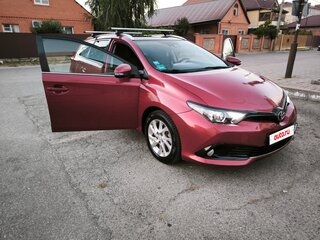 2018 Toyota Auris II Рестайлинг, красный, 1300000 рублей, вид 3