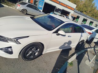 2021 Kia K5 LPi III, белый, 1622000 рублей, вид 3