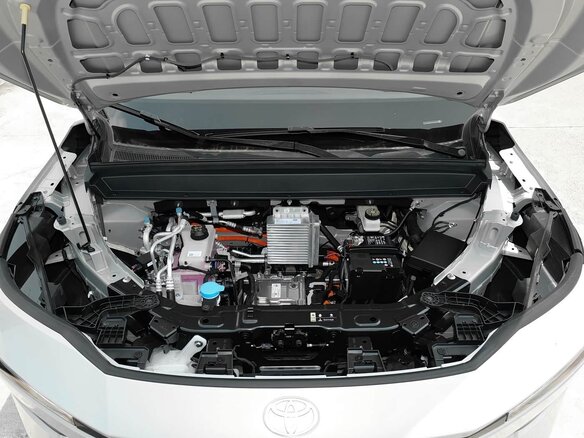 2026 Toyota bZ3X 50 kWh, серебристый, 2340000 рублей - вид 18