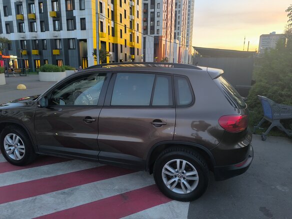 2014 Volkswagen Tiguan I Рестайлинг, коричневый, 1220000 рублей - вид 1