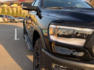 2020 Ram 1500 Crew Cab V, чёрный, 5500000 рублей, вид 4