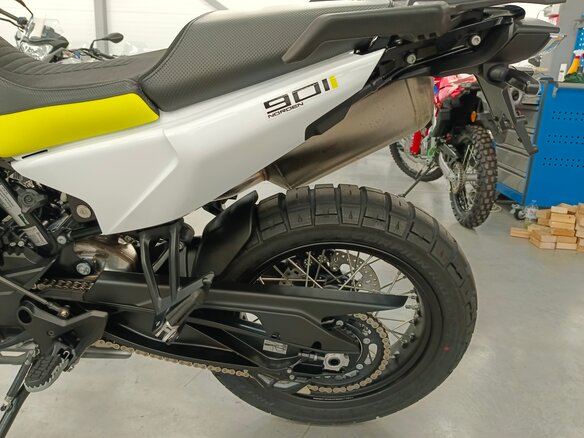 2023 Husqvarna Norden 901, серый, 1490000 рублей - вид 18