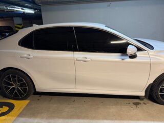 2021 Toyota Camry VIII (XV70) Рестайлинг, белый, 3950000 рублей, вид 3