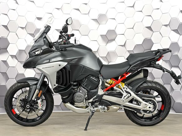 2023 Ducati Multistrada V4, серый, 2399000 рублей - вид 3