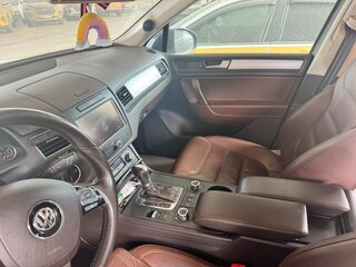 2011 Volkswagen Touareg II, чёрный, 1146191 рублей, вид 3