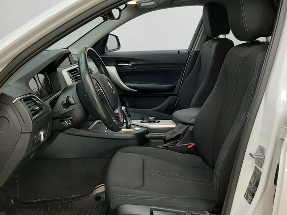 2018 BMW 1 серии 118i II (F20/F21) Рестайлинг 2, белый, 1539000 рублей - вид 9