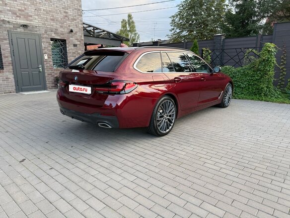 2020 BMW 5 серии 520d xDrive VII (G30/G31/G38) Рестайлинг, пурпурный, 4650000 рублей - вид 5