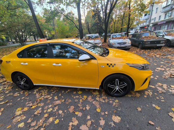 2022 Kia Cerato IV Рестайлинг, белый, 2065000 рублей - вид 2