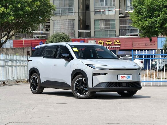 2026 Toyota bZ3X 50 kWh, серебристый, 2340000 рублей - вид 7