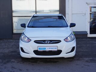 2013 Hyundai Solaris I, белый, 635000 рублей, вид 2