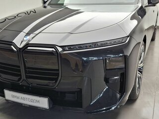 2026 BMW 7 серии 740 xDrive VII (G70) Рестайлинг, чёрный, 28990000 рублей, вид 4