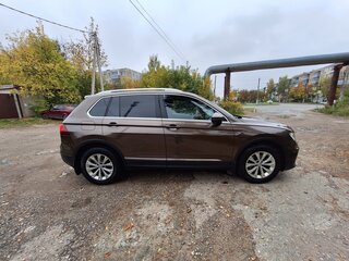 2017 Volkswagen Tiguan II, коричневый, 2250000 рублей, вид 2